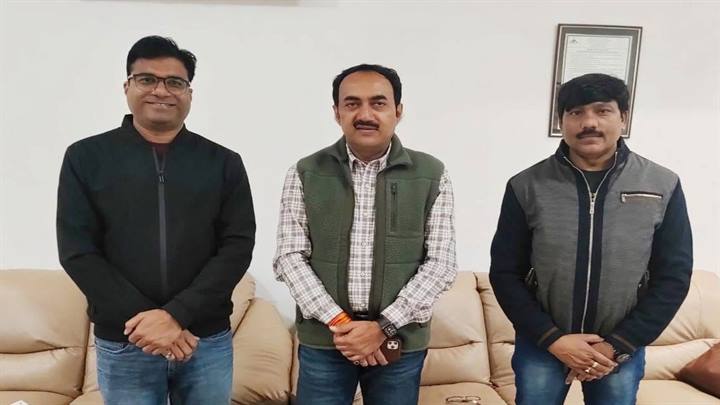 खनिज मंत्री श्री सिंह खनन की तकनीकी अध्ययन के लिये साउथ अफ्रीका रवाना